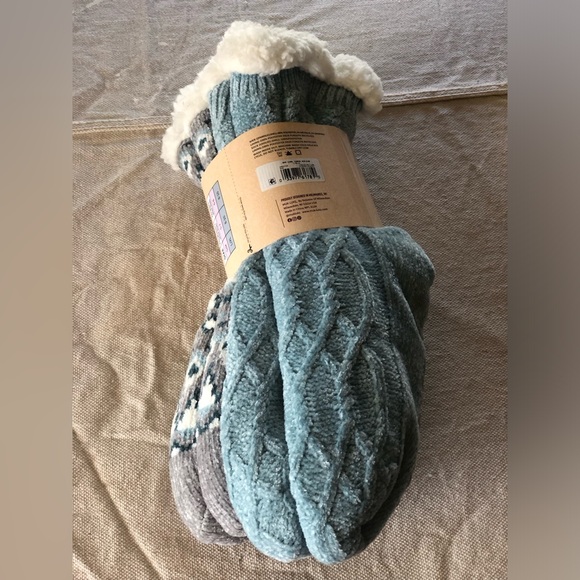 Muk Luks Two Pack Cabin Sock, Size Small/Medium New In Packaging - Picture 3 of 5